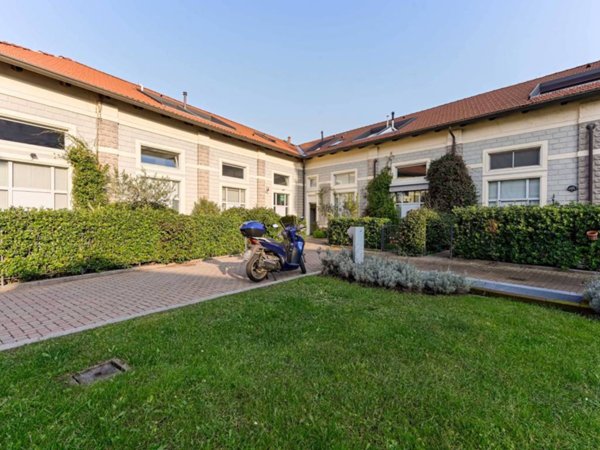 appartamento in vendita a Milano in zona Conchetta