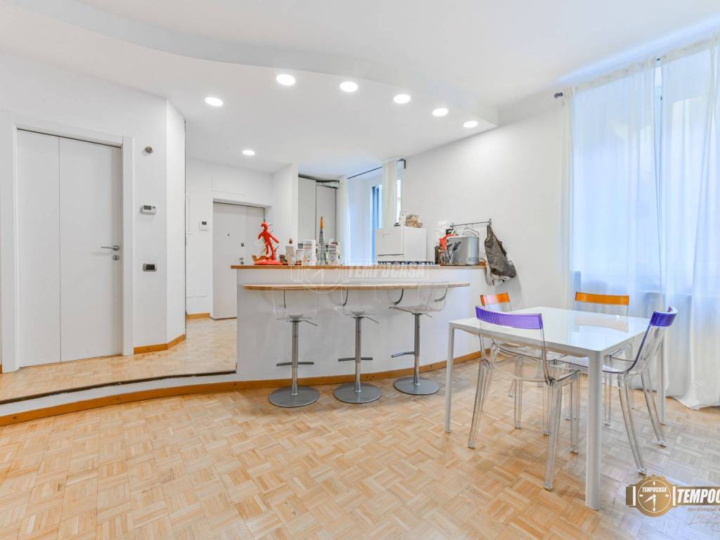appartamento in vendita a Milano in zona Porta Nuova