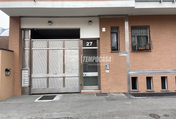 appartamento in vendita a Milano in zona Montalbino