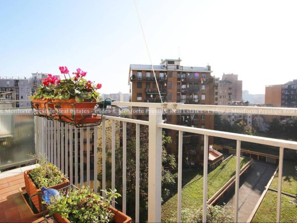 appartamento in vendita a Milano in zona Lorenteggio