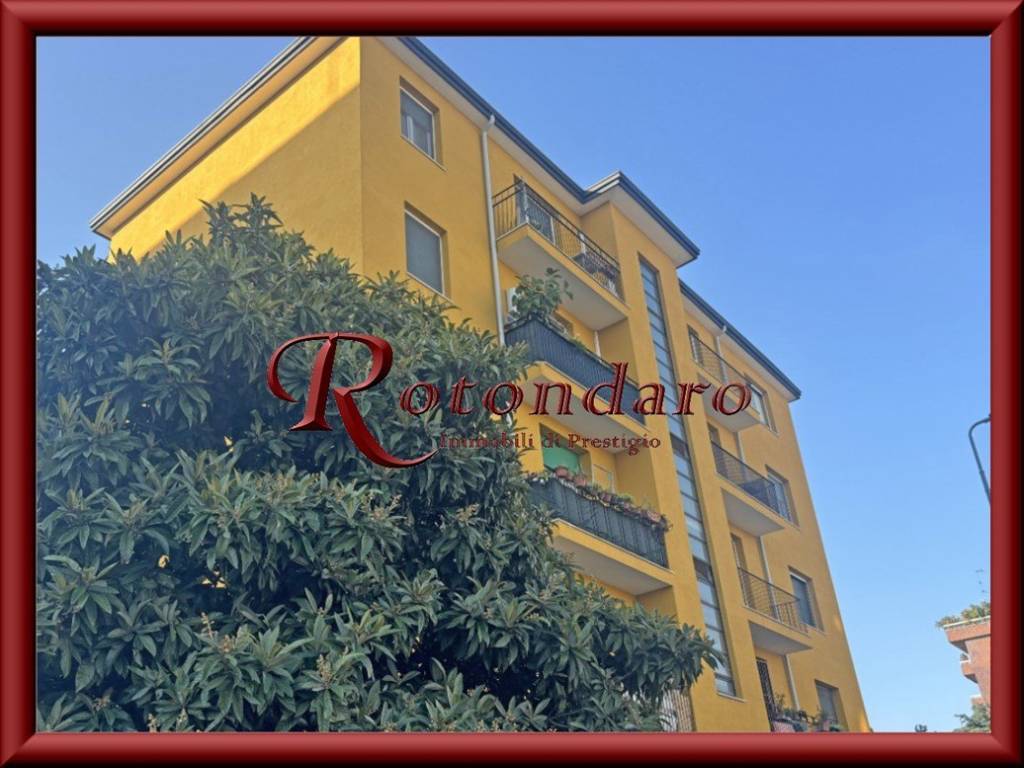 appartamento in vendita a Milano in zona Famagosta