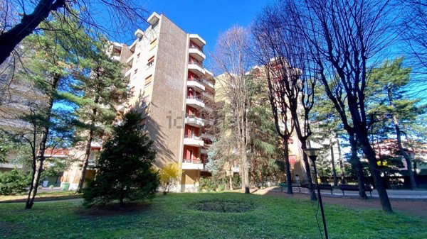 appartamento in vendita a Milano in zona Baggio