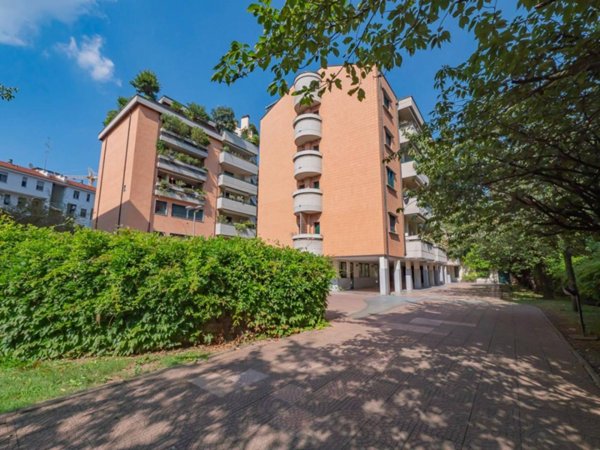 appartamento in vendita a Milano in zona Cinque Giornate