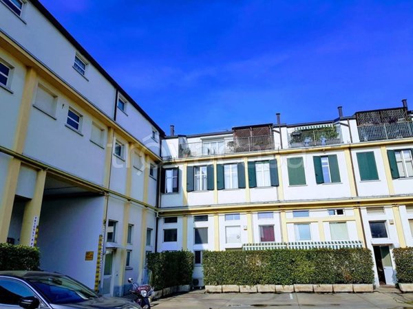 appartamento in vendita a Milano in zona Segnano