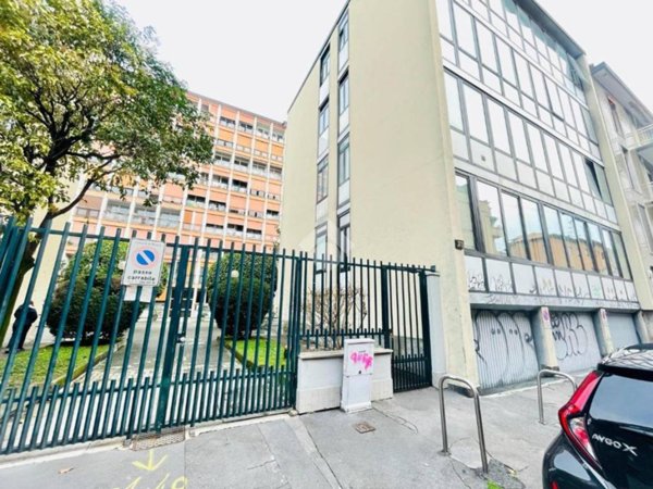 appartamento in vendita a Milano in zona Famagosta