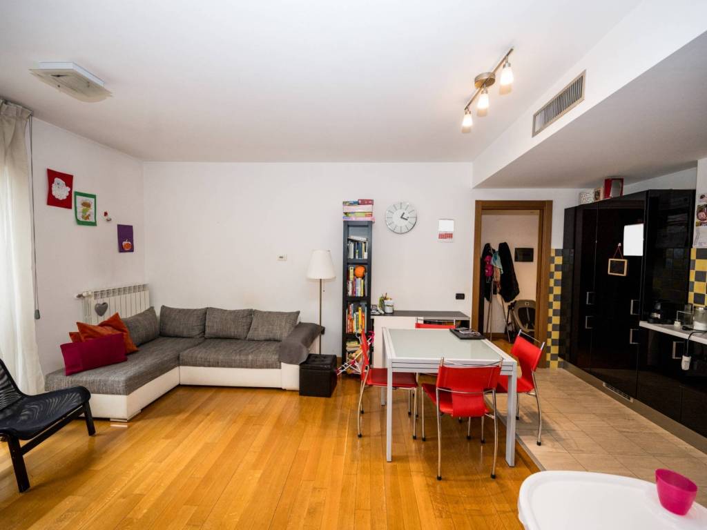 appartamento in vendita a Milano in zona Porta Genova