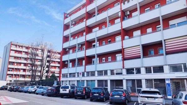 appartamento in vendita a Milano in zona Barona