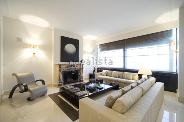 appartamento in vendita a Milano in zona Guastalla
