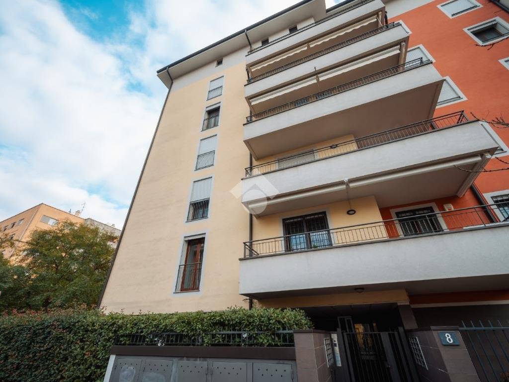appartamento in vendita a Milano in zona Baggio