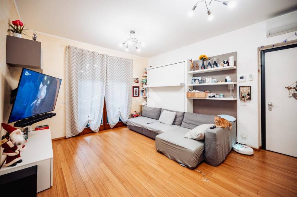 appartamento in vendita a Milano in zona Baggio