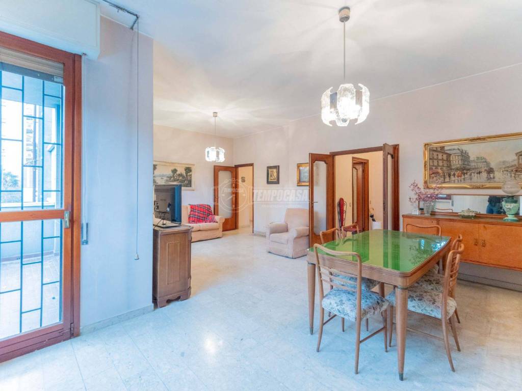 appartamento in vendita a Milano in zona Segnano