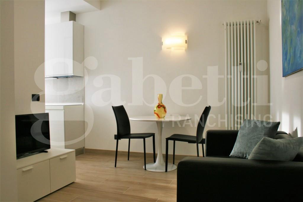 appartamento in vendita a Milano in zona Lorenteggio