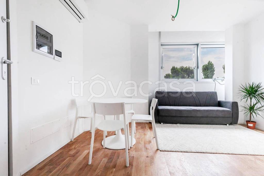 appartamento in vendita a Milano in zona Adriano