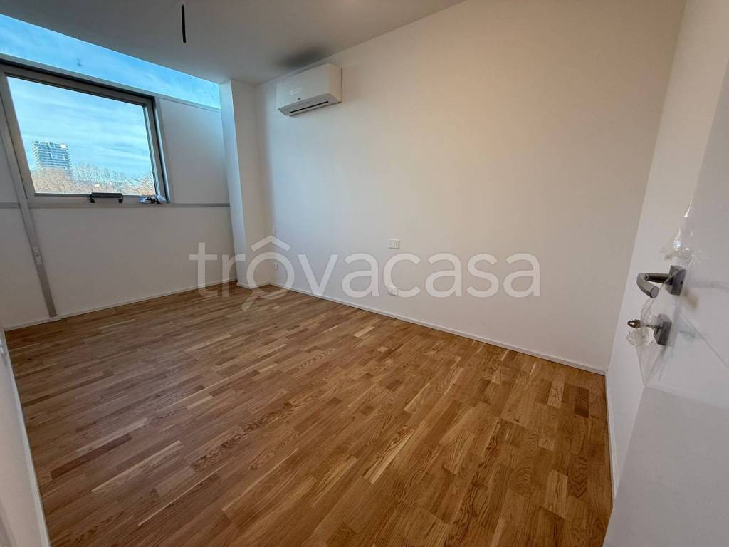 appartamento in vendita a Milano in zona Adriano