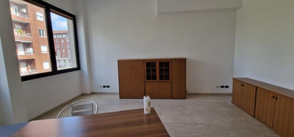 appartamento in vendita a Milano in zona Lorenteggio