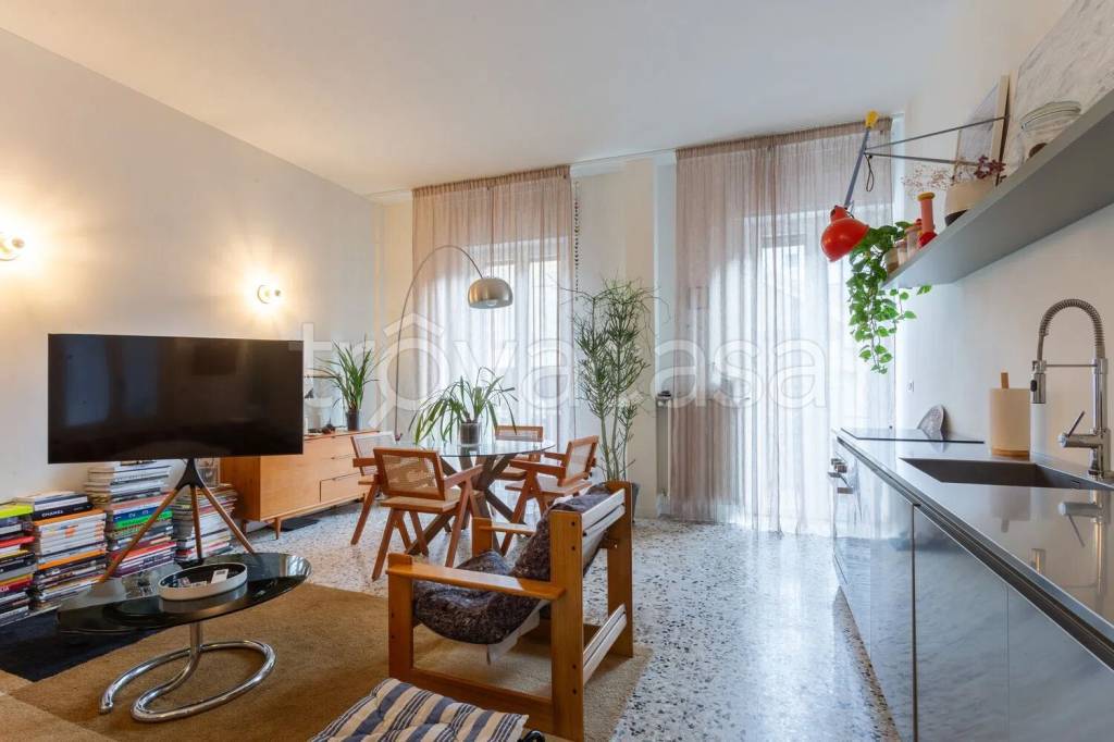 appartamento in vendita a Milano in zona Famagosta
