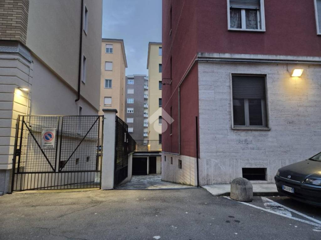 locale di sgombero in vendita a Milano in zona Baggio