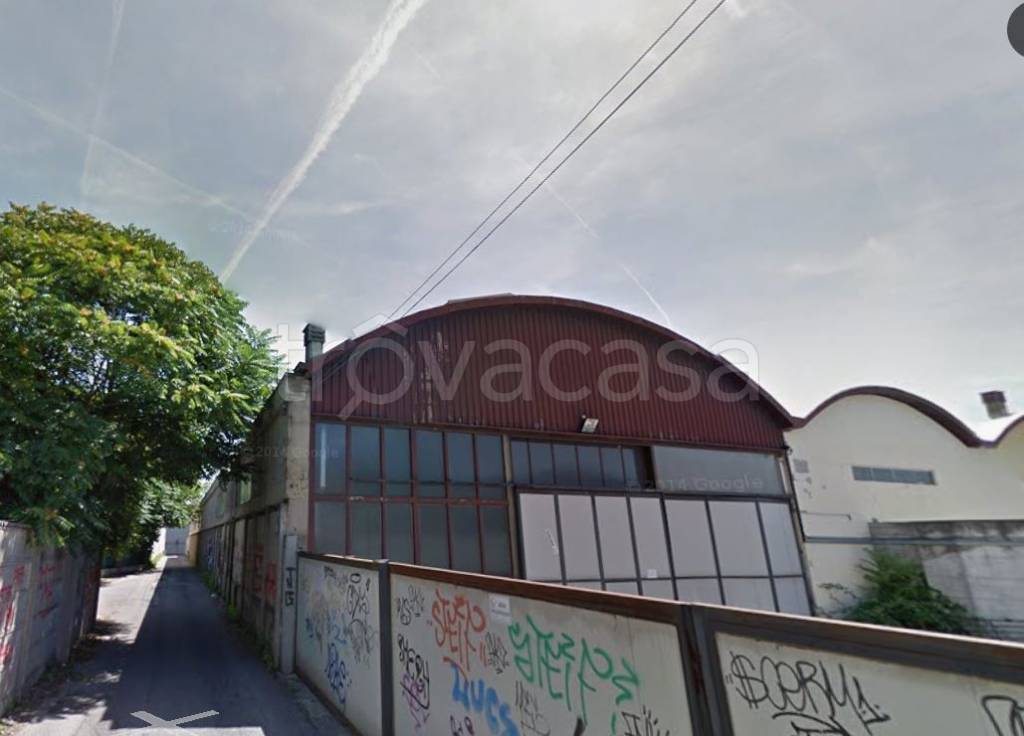 locale commerciale in vendita a Milano in zona Affori