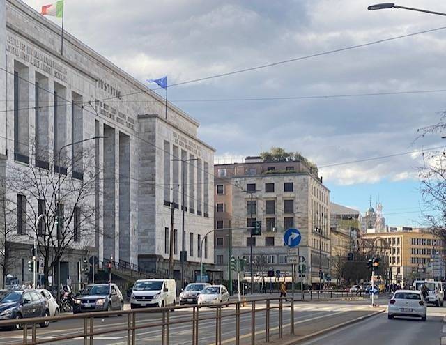 negozio in vendita a Milano in zona Guastalla