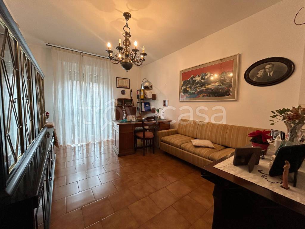 appartamento in vendita a Milano in zona Famagosta