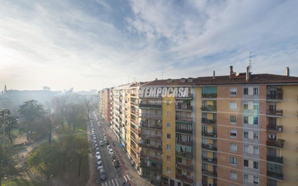 appartamento in vendita a Milano in zona Lorenteggio