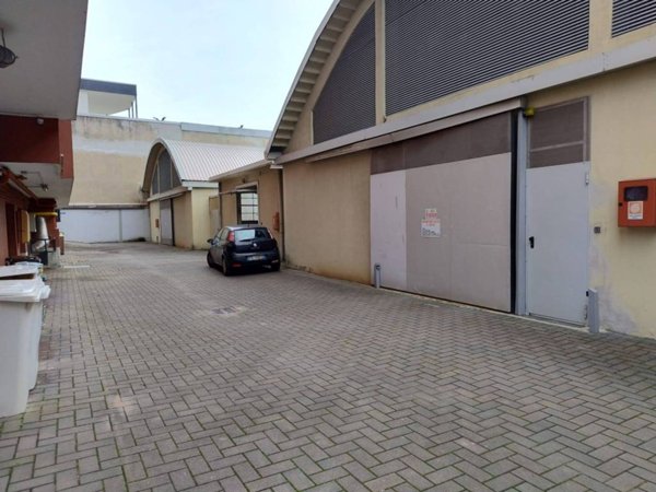 locale di sgombero in vendita a Milano in zona Vigentino