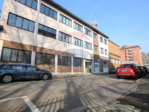 intera palazzina in vendita a Milano