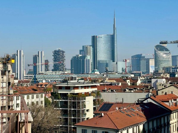 appartamento in vendita a Milano in zona Porta Nuova