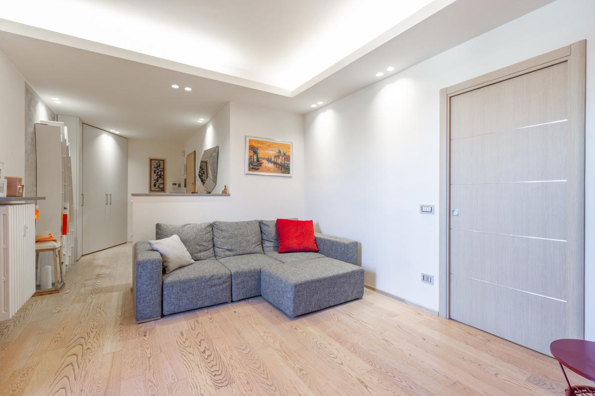 appartamento in vendita a Milano in zona Vigentino