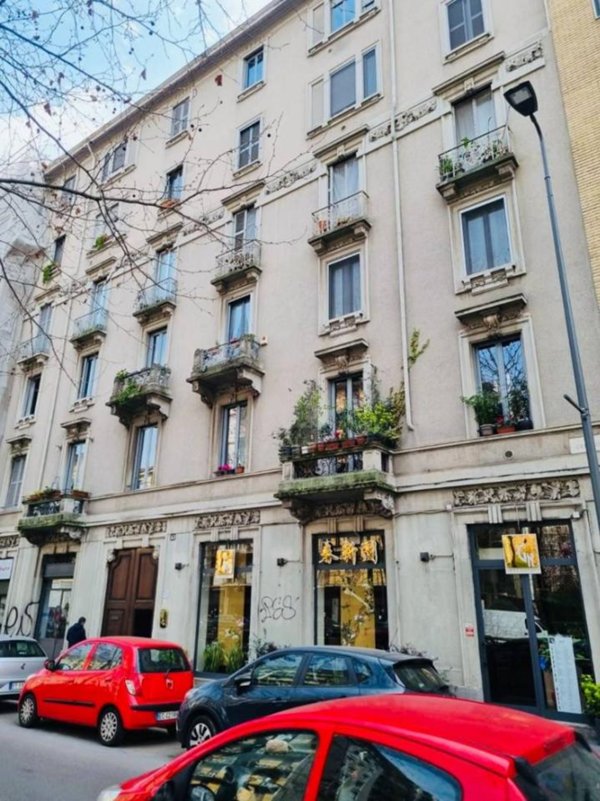 appartamento in vendita a Milano in zona Bullona