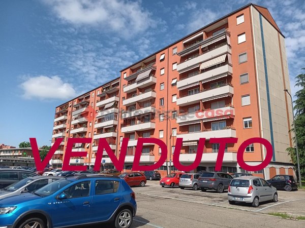 appartamento in vendita a Milano in zona Gallaratese