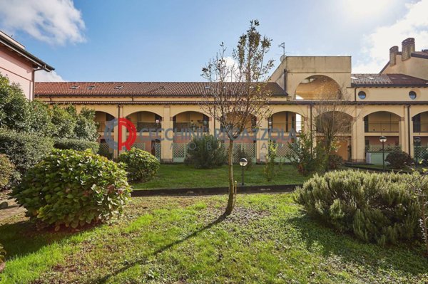 casa indipendente in vendita a Milano in zona Quartiere degli Olmi