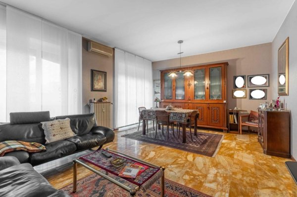 appartamento in vendita a Milano in zona Famagosta