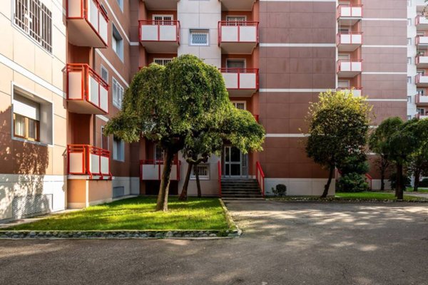 appartamento in vendita a Milano in zona Chiesa Rossa