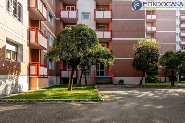 appartamento in vendita a Milano in zona Gratosoglio