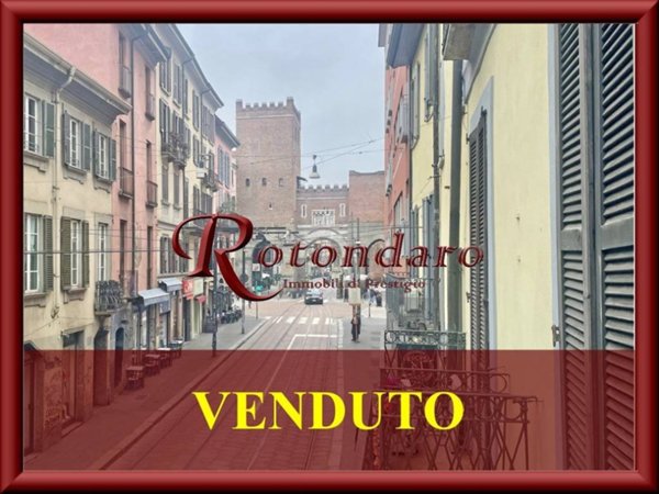 appartamento in vendita a Milano in zona Porta Ticinese