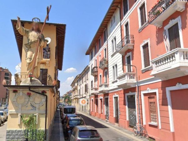 locale commerciale in vendita a Milano in zona Rogoredo