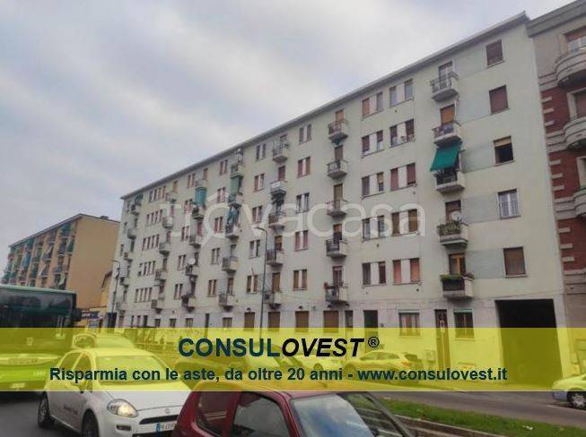 appartamento in vendita a Milano in zona Famagosta