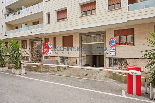 locale commerciale in vendita a Milano