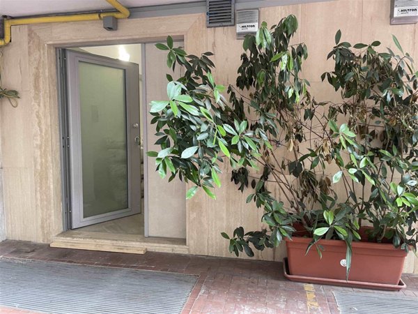 ufficio in vendita a Milano in zona Bocconi