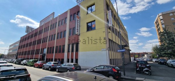 appartamento in vendita a Milano in zona Lorenteggio