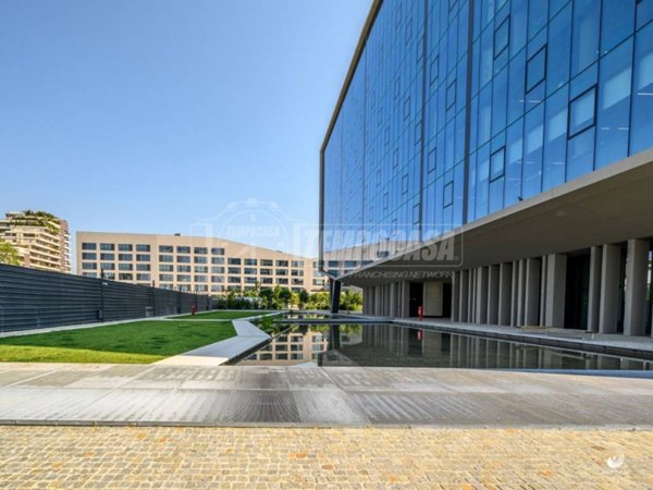 negozio in vendita a Milano in zona Vigentino