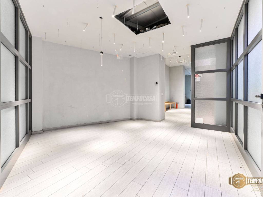negozio in vendita a Milano in zona Centro Direzionale