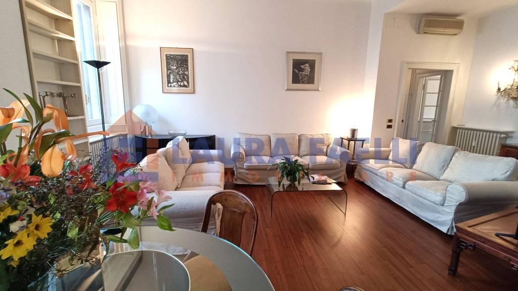 appartamento in vendita a Milano in zona Cadorna
