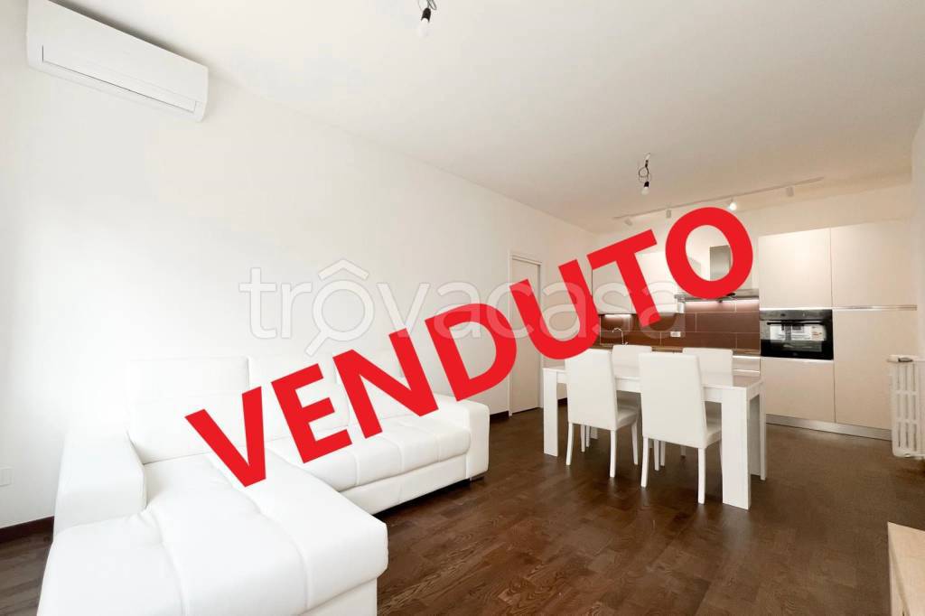 appartamento in vendita a Milano in zona Adriano