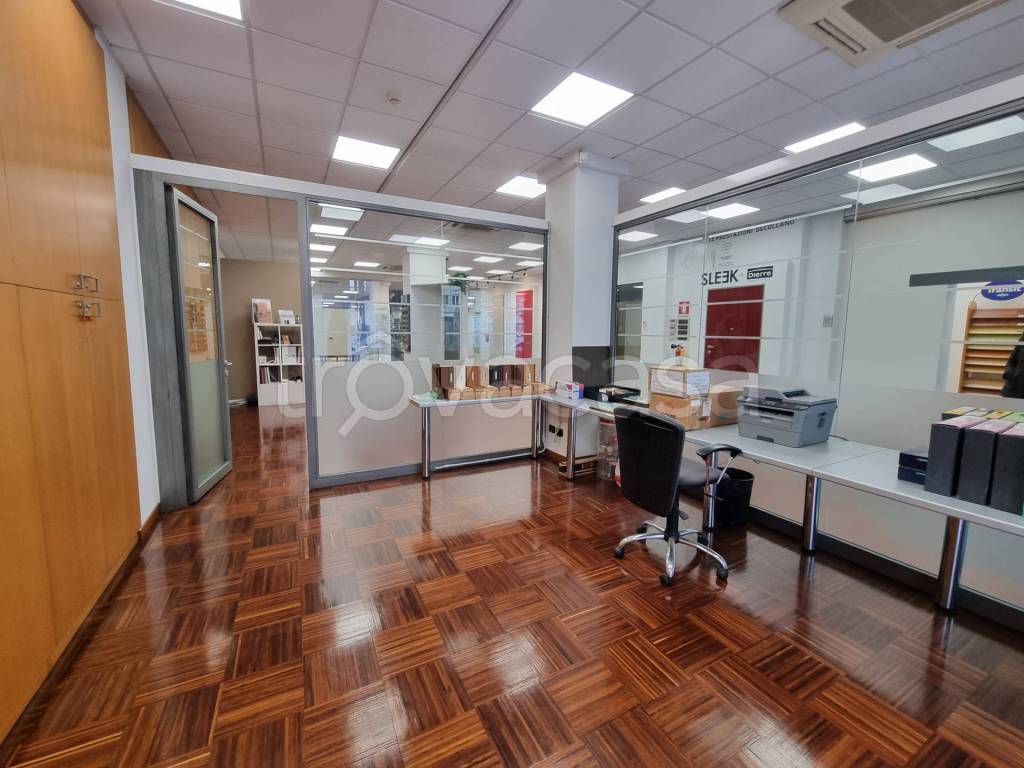 locale commerciale in vendita a Milano in zona Città Studi
