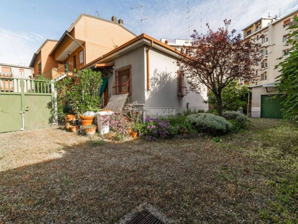 casa indipendente in vendita a Milano in zona Forze Armate