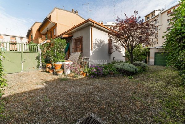 casa indipendente in vendita a Milano in zona Forze Armate
