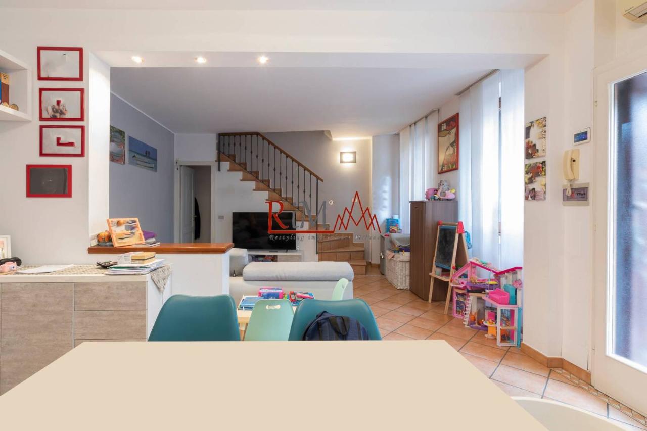 casa indipendente in vendita a Milano in zona Baggio