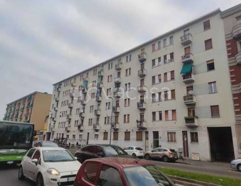 appartamento in vendita a Milano in zona Famagosta
